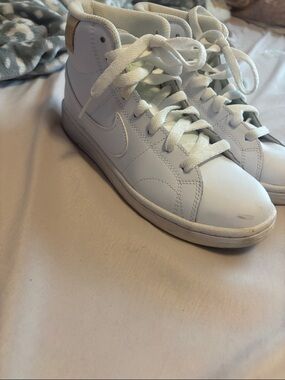 Nike blazers White High-Top Sneakers will clean before shipping